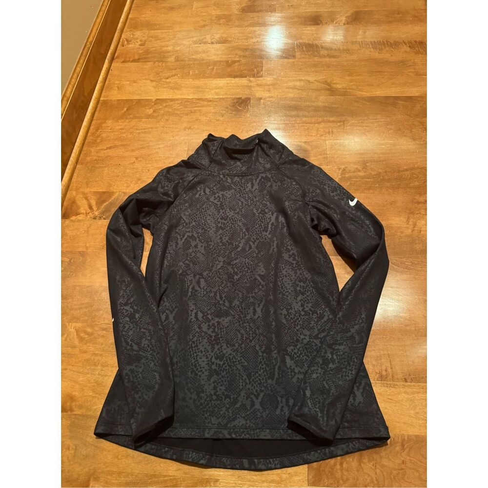 Woman’s Nike pro dri fit quarter zip